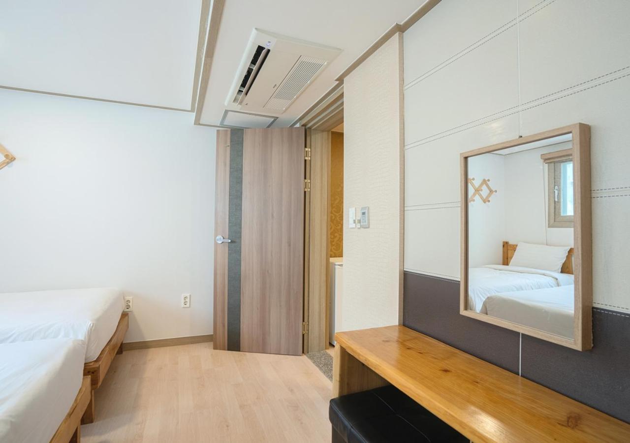 J2 Family Hotel Jeju Exteriör bild
