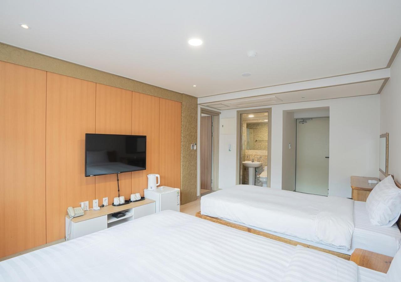 J2 Family Hotel Jeju Exteriör bild