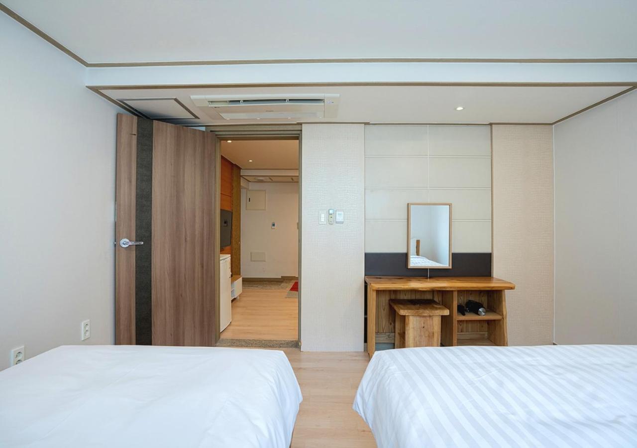 J2 Family Hotel Jeju Exteriör bild