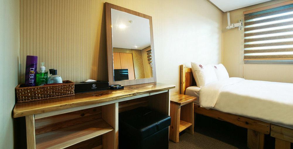 J2 Family Hotel Jeju Exteriör bild