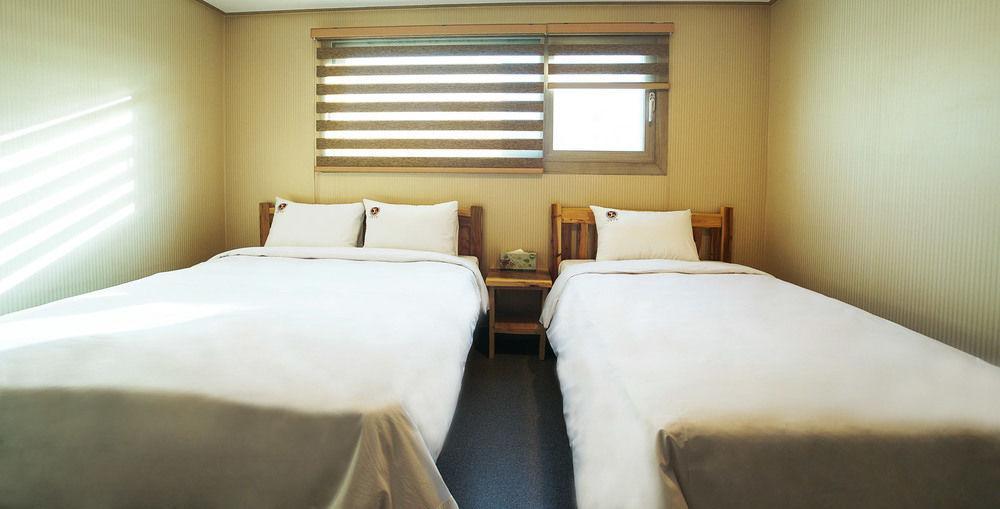 J2 Family Hotel Jeju Exteriör bild