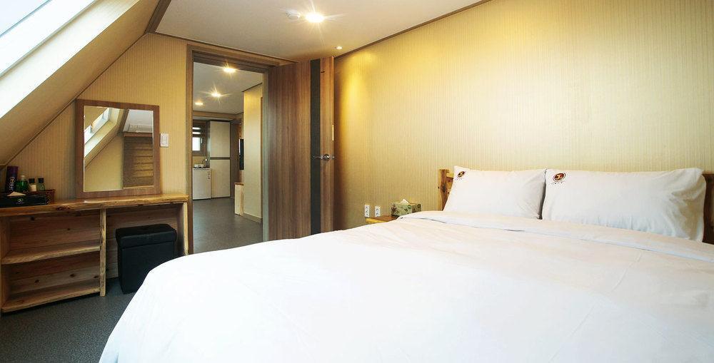 J2 Family Hotel Jeju Exteriör bild