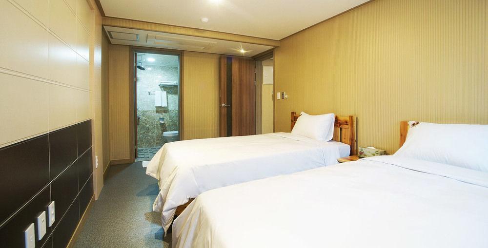 J2 Family Hotel Jeju Exteriör bild