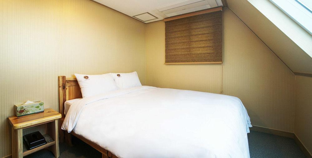 J2 Family Hotel Jeju Exteriör bild