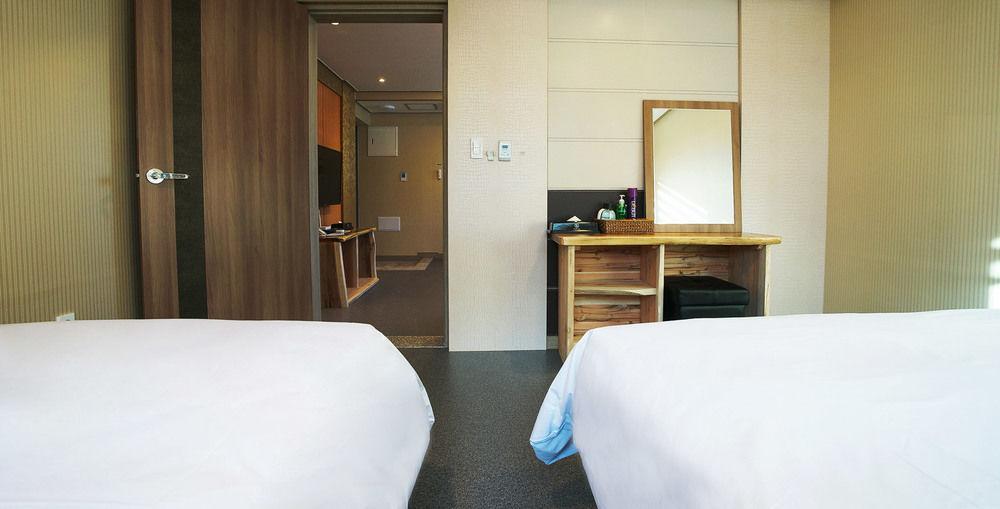 J2 Family Hotel Jeju Exteriör bild