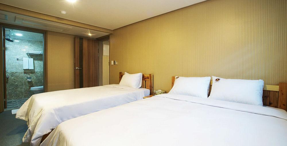 J2 Family Hotel Jeju Exteriör bild