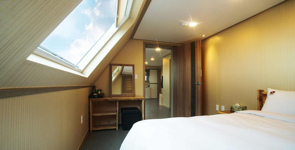 J2 Family Hotel Jeju Exteriör bild