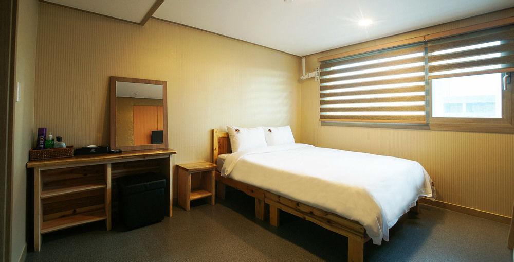 J2 Family Hotel Jeju Exteriör bild