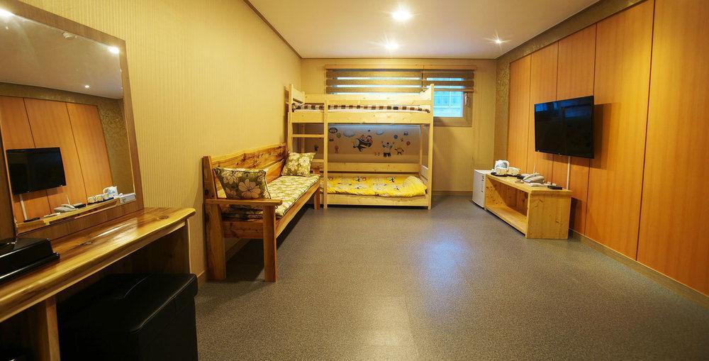 J2 Family Hotel Jeju Exteriör bild