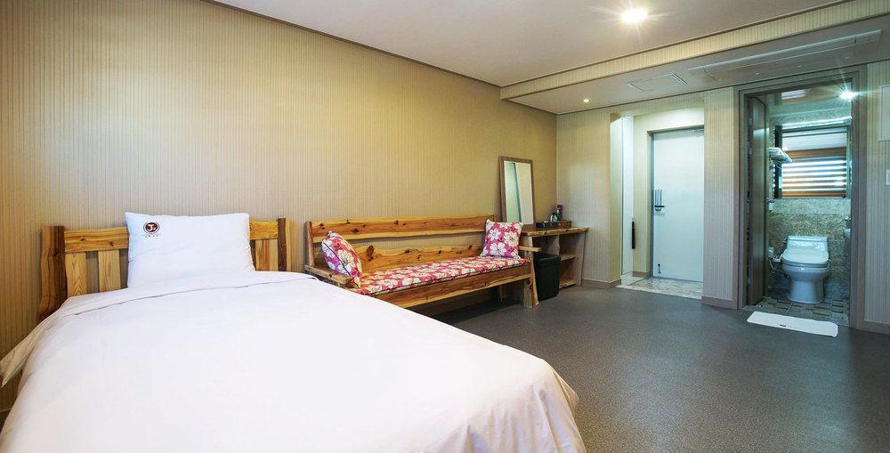 J2 Family Hotel Jeju Exteriör bild