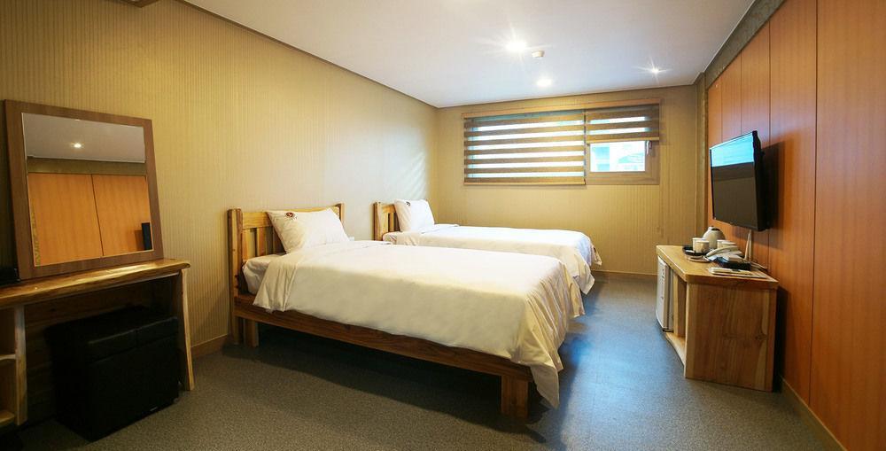 J2 Family Hotel Jeju Exteriör bild