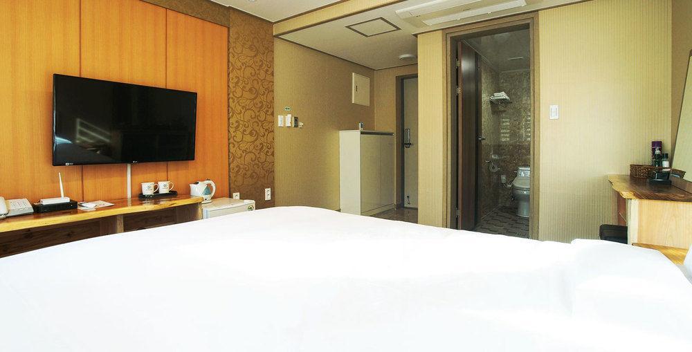 J2 Family Hotel Jeju Exteriör bild