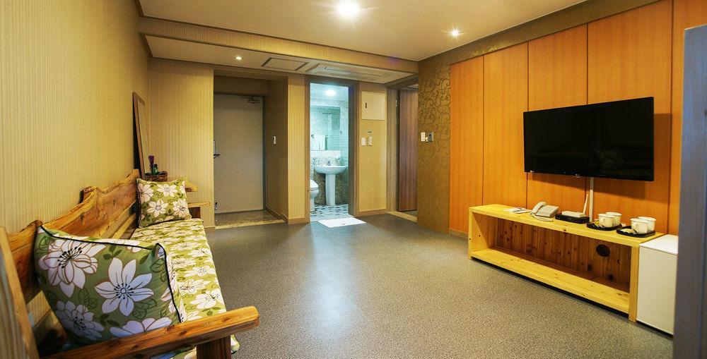 J2 Family Hotel Jeju Exteriör bild