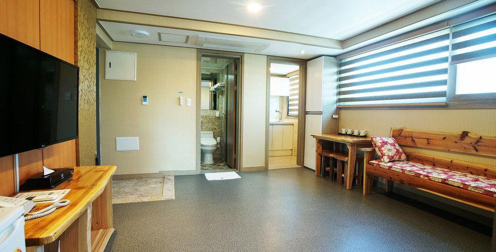 J2 Family Hotel Jeju Exteriör bild