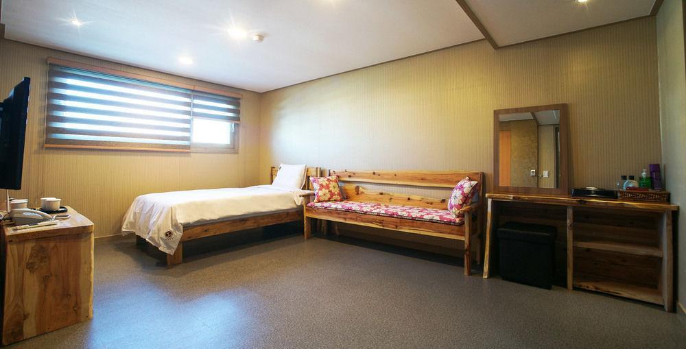 J2 Family Hotel Jeju Exteriör bild