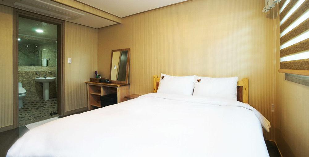 J2 Family Hotel Jeju Exteriör bild