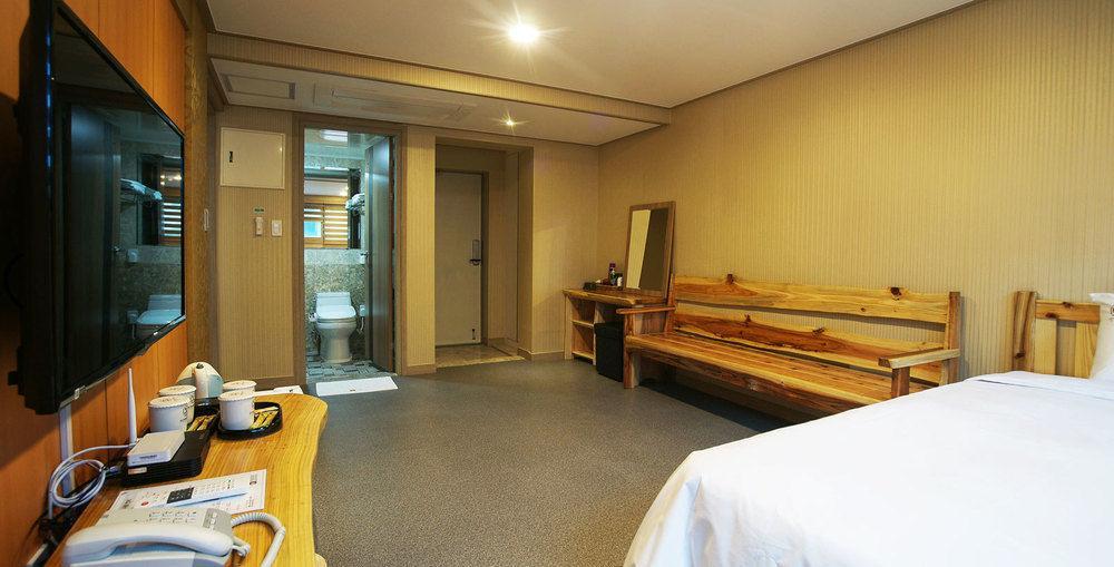 J2 Family Hotel Jeju Exteriör bild
