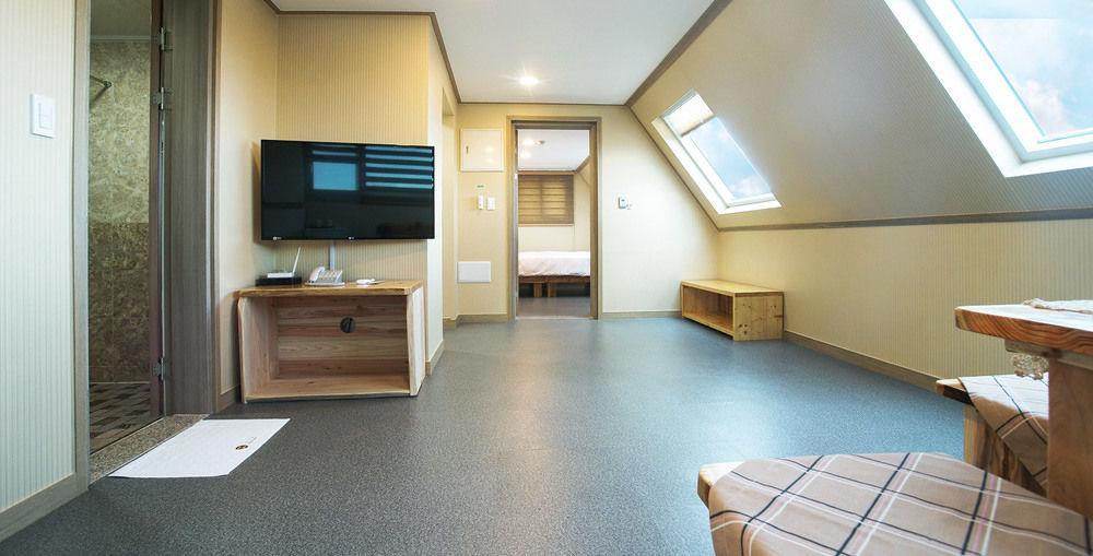 J2 Family Hotel Jeju Exteriör bild