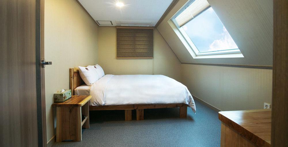 J2 Family Hotel Jeju Exteriör bild