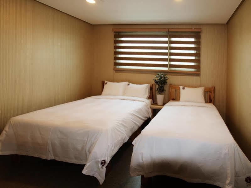 J2 Family Hotel Jeju Exteriör bild